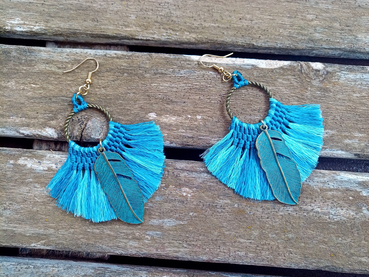 Orecchini in Macramè con la Piuma